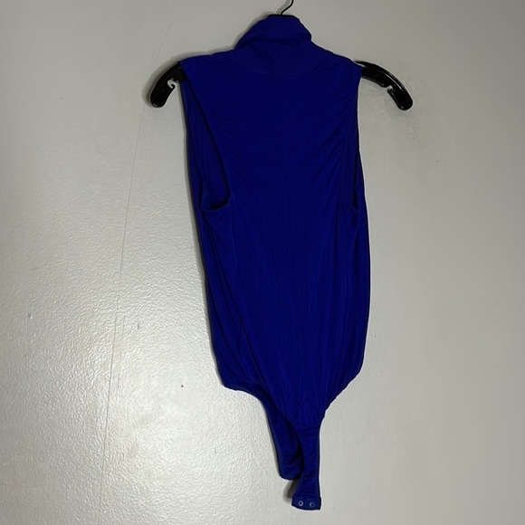 Marciano silk royal blue plunging V-neck woman’s bodysuit size small - Picture 4 of 6